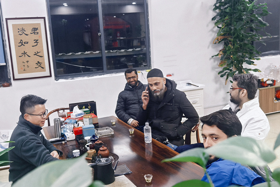 Foto di gruppo con gli ospiti